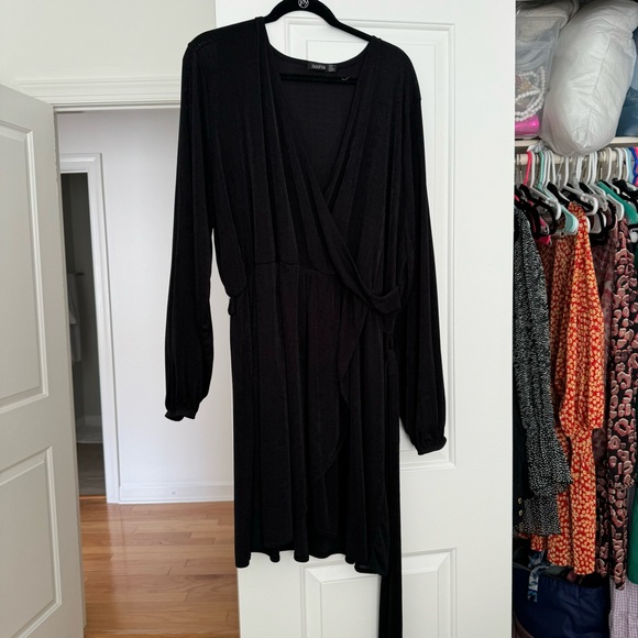 Boohoo wrap dress - Picture 2 of 2